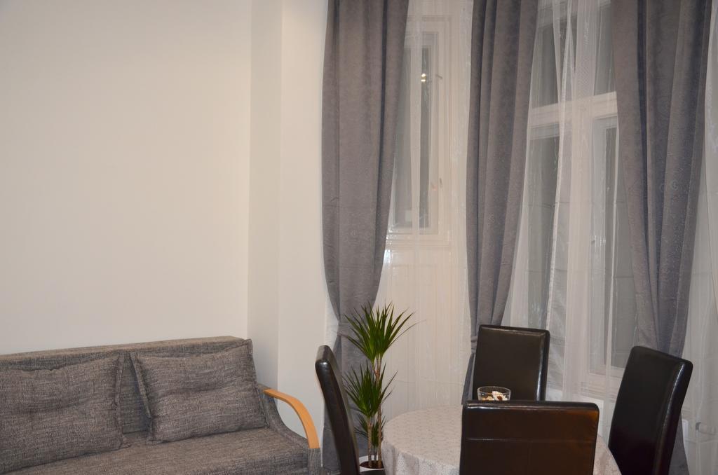 Vaci Street Downtown Apartments Budapest Room photo